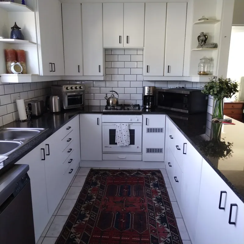 Kitchen Splashback Tiling & Wall Remodel